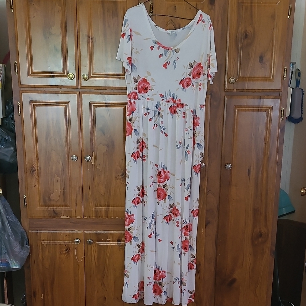 Floral Maxi Dress - White and Red Roses, Pockets on each side